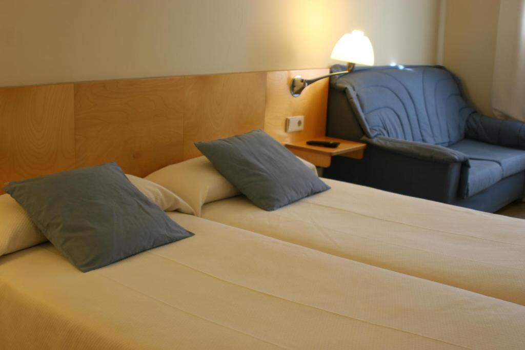 Hotel Rambla Figueres Rom bilde